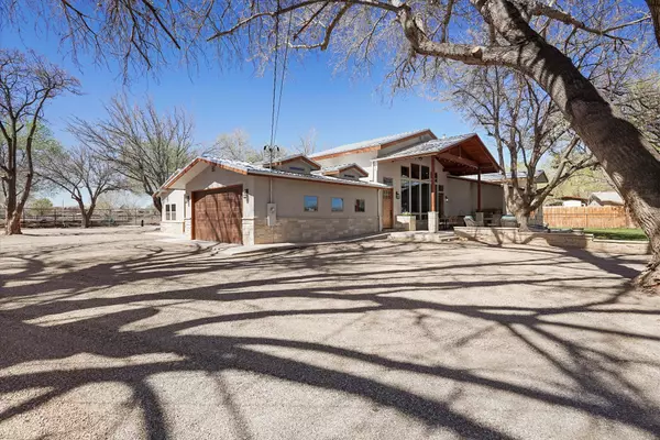 6735 Corrales Rd, Corrales, NM 87048-9030