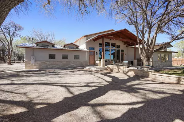 6735 Corrales Rd, Corrales, NM 87048-9030