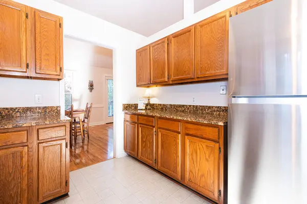 5613 Oldtowne Rd, Raleigh, NC 27612-6116