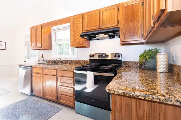 5613 Oldtowne Rd, Raleigh, NC 27612-6116