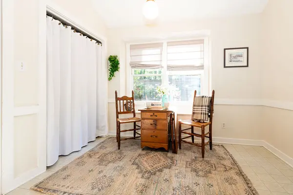 5613 Oldtowne Rd, Raleigh, NC 27612-6116