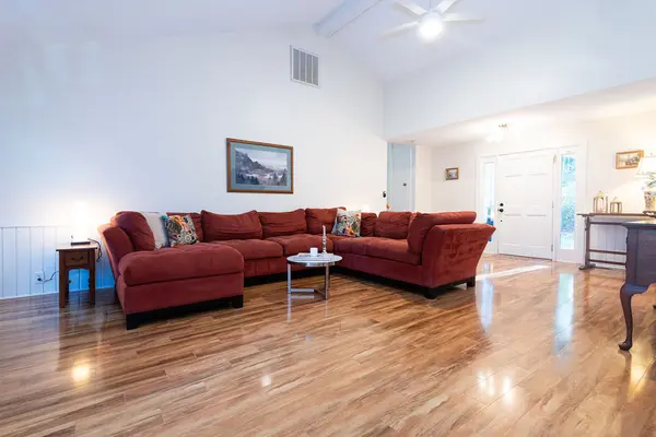 5613 Oldtowne Rd, Raleigh, NC 27612-6116