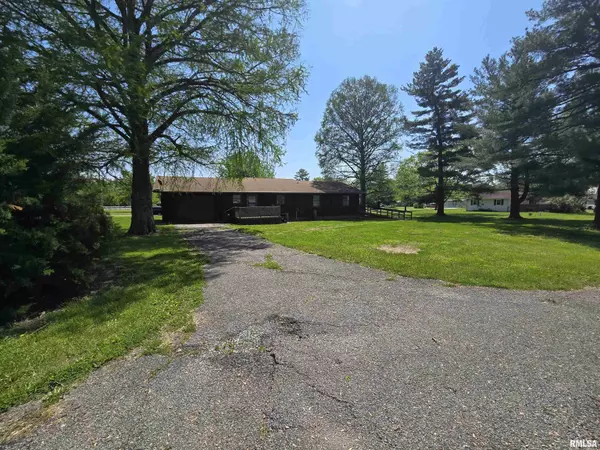 201 S DOGWOOD ST, Belle Rive, IL 62810