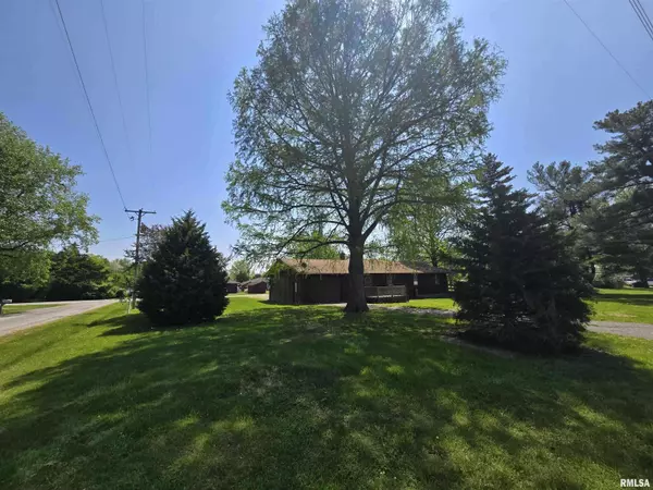 201 S DOGWOOD ST, Belle Rive, IL 62810