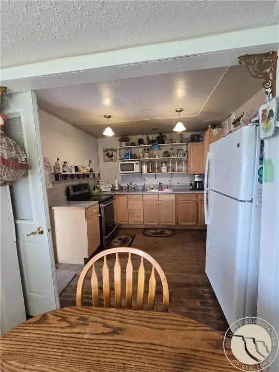 313 S Teigen AVE, Winnett, MT 59087
