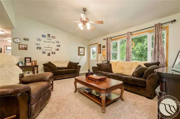 24 S Swan LN, Fromberg, MT 59059