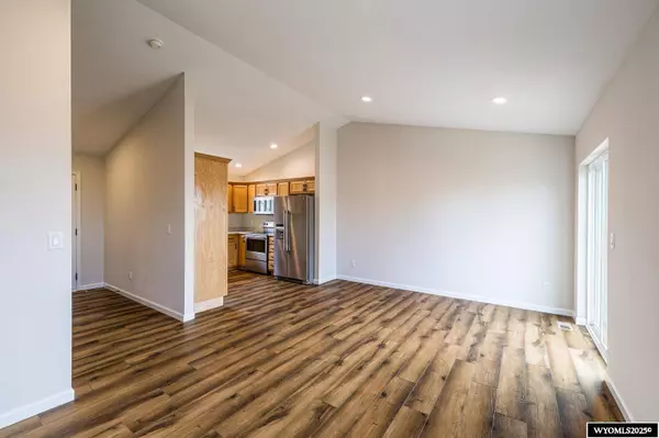 795 Reshaw Circle 7th Street, Evansville, WY 82636