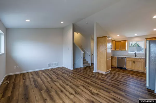 795 Reshaw Circle 7th Street, Evansville, WY 82636