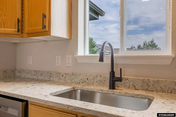 795 Reshaw Circle 7th Street, Evansville, WY 82636