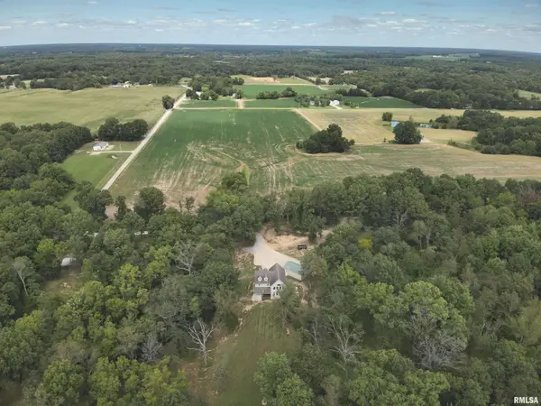 21885 N Tea Rose LN, Texico, IL 62889