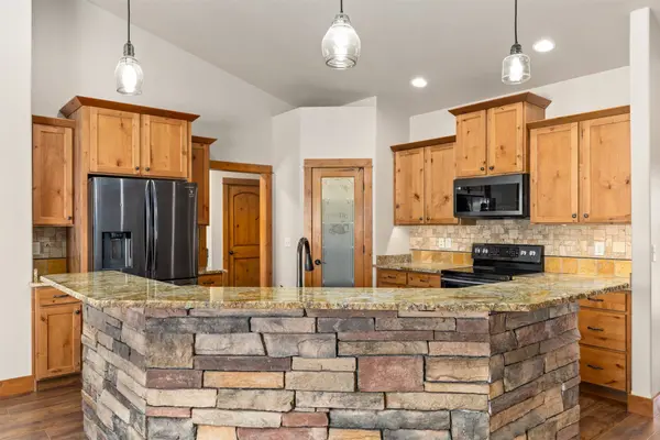 3877 High Trail RD, Billings, MT 59101