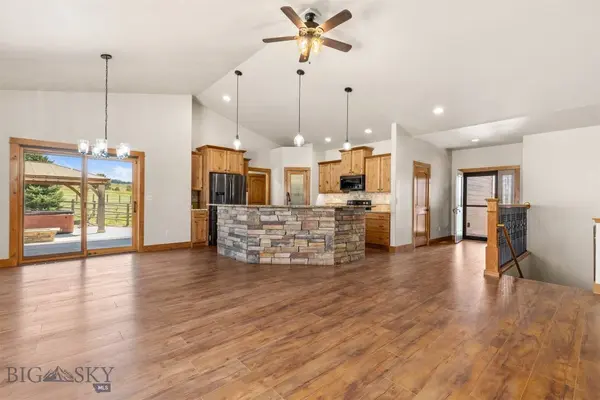 3877 High Trail RD, Billings, MT 59101