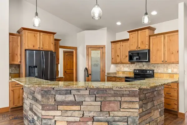 3877 High Trail RD, Billings, MT 59101