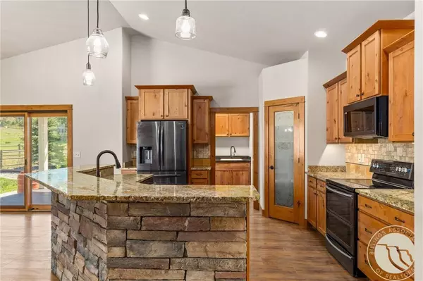 3877 High Trail RD, Billings, MT 59101