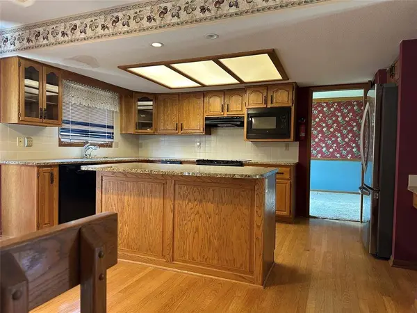 521 51st Street, West Des Moines, IA 50265