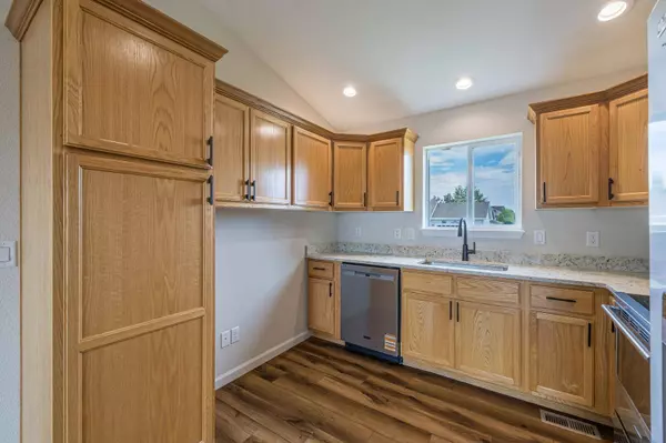 795 Reshaw Circle 7th Street, Evansville, WY 82636