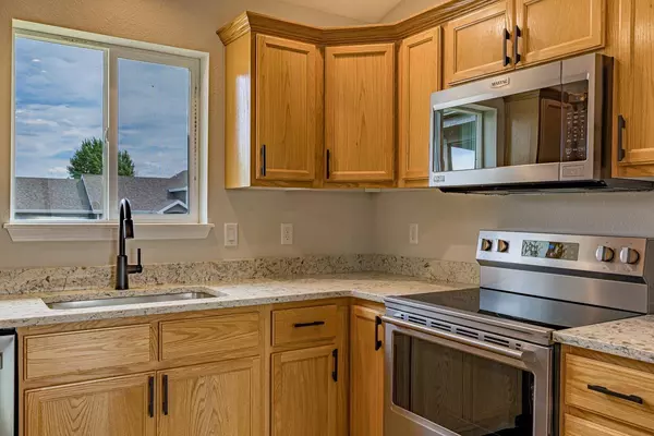 795 Reshaw Circle 7th Street, Evansville, WY 82636