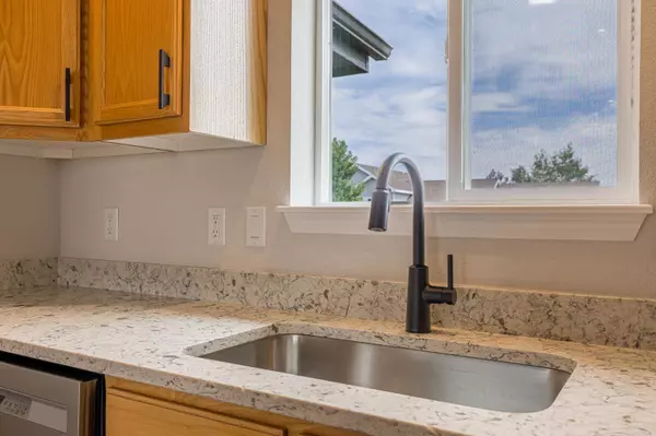 795 Reshaw Circle 7th Street, Evansville, WY 82636