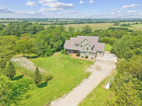 7501 Onyx Trail, Indianola, IA 50125