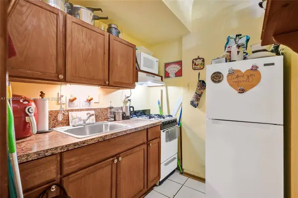 3710 Collins Ave #N-100, Miami Beach, FL 33140