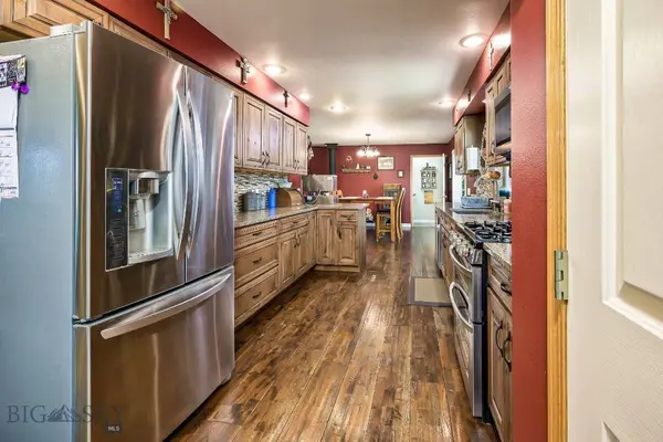 24 S Swan LN, Fromberg, MT 59059