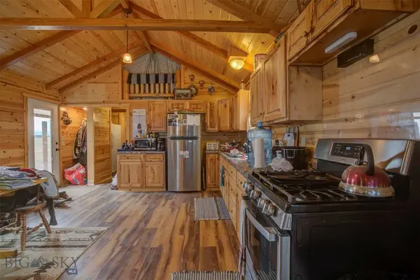 7801 Custer Frontage RD, Custer, MT 59024