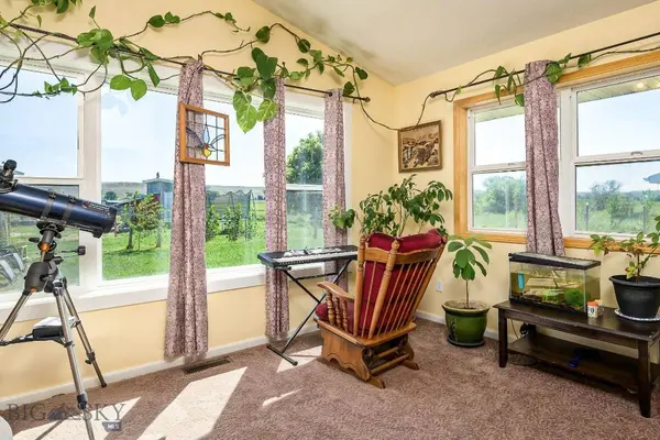 24 S Swan LN, Fromberg, MT 59059