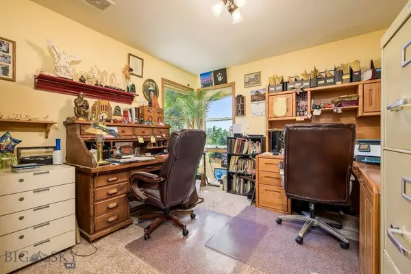 24 S Swan LN, Fromberg, MT 59059