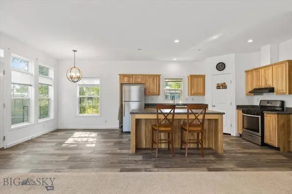 8020 Wade ST, Shepherd, MT 59079