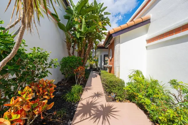 6567 Via Benita, Boca Raton, FL 33433