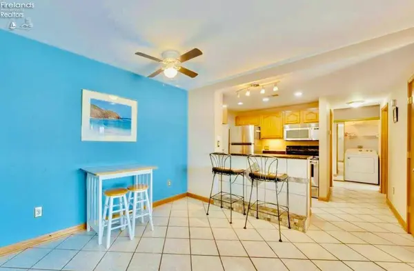 208 Clinton Reef DR, Port Clinton, OH 43452