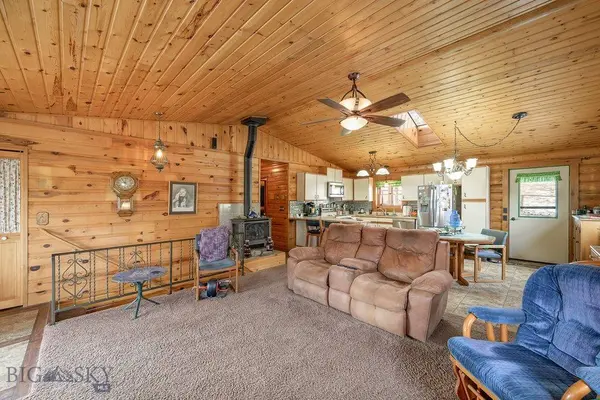 1102 Whispering Pines DR, Billings, MT 59101