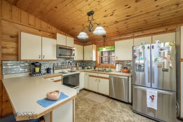 1102 Whispering Pines DR, Billings, MT 59101