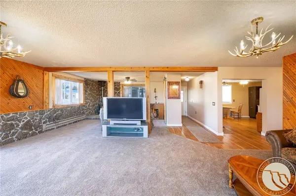 255 Smith Creek RD, Forsyth, MT 59327