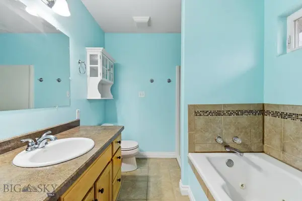 328 35th AVE NE, Great  Falls, MT 59404