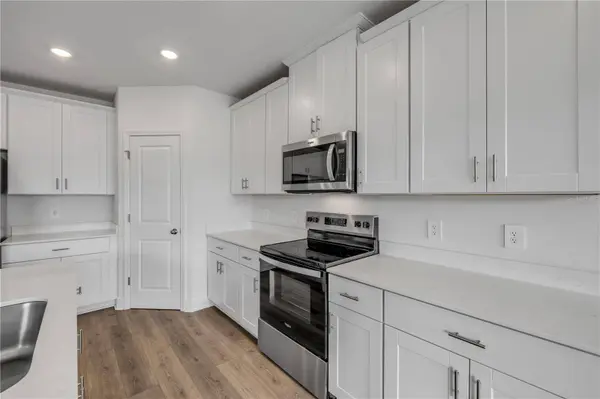 779 SUNSHOWER DR, Lady Lake, FL 32159