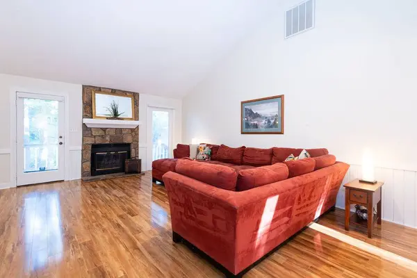 5613 Oldtowne Rd, Raleigh, NC 27612-6116