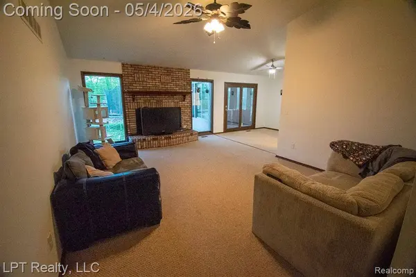 217 Nawakwa Road, Rochester Hills, MI 48307 5024