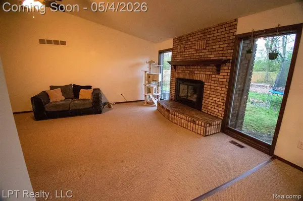 217 Nawakwa Road, Rochester Hills, MI 48307 5024