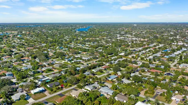 1605 Treemont AVE, Jupiter, FL 33469