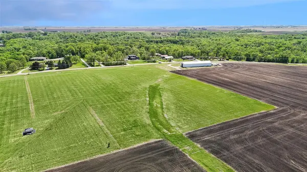 3824 NE 150th Avenue, Cambridge, IA 50046
