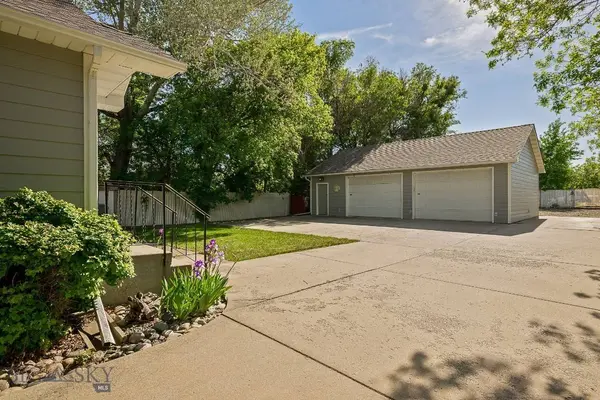 1410 Hawthorne LN, Billings, MT 59105