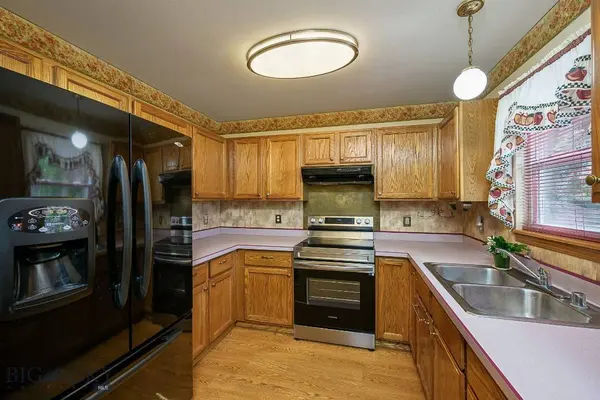 1410 Hawthorne LN, Billings, MT 59105
