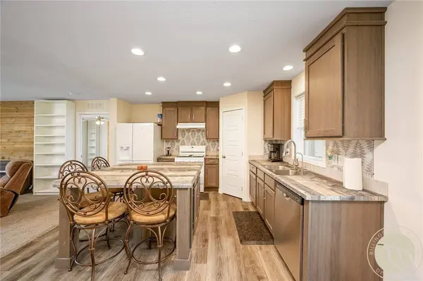 4 N Moonlight DR, Roundup, MT 59072