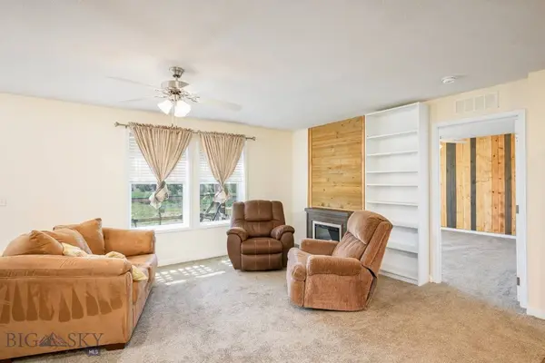 4 N Moonlight DR, Roundup, MT 59072