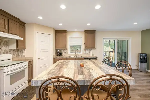 4 N Moonlight DR, Roundup, MT 59072