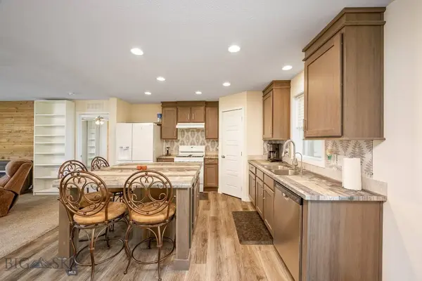 4 N Moonlight DR, Roundup, MT 59072