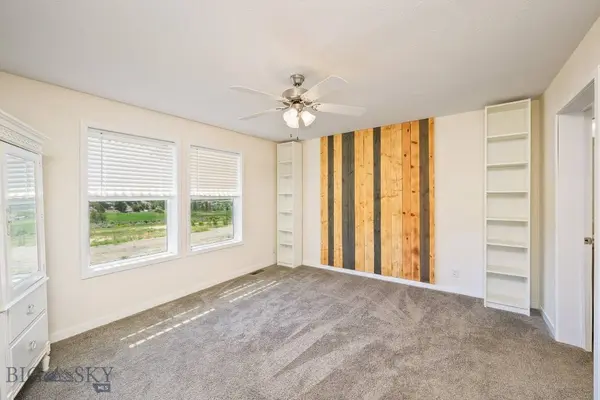 4 N Moonlight DR, Roundup, MT 59072