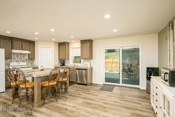4 N Moonlight DR, Roundup, MT 59072