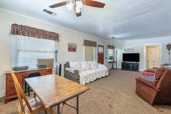2637 A ST, Selma, CA 93662
